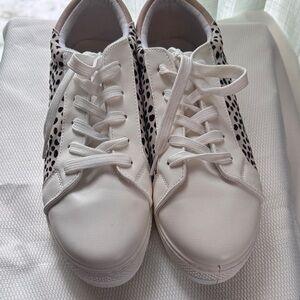 Qupid Womens White Cheetah Print Lace Up Low Top Fashion Sneakers Size 9